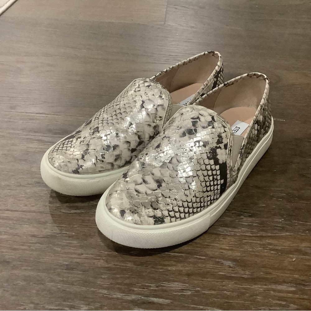 STEVE MADDEN NEW leopard print slip on sneakers